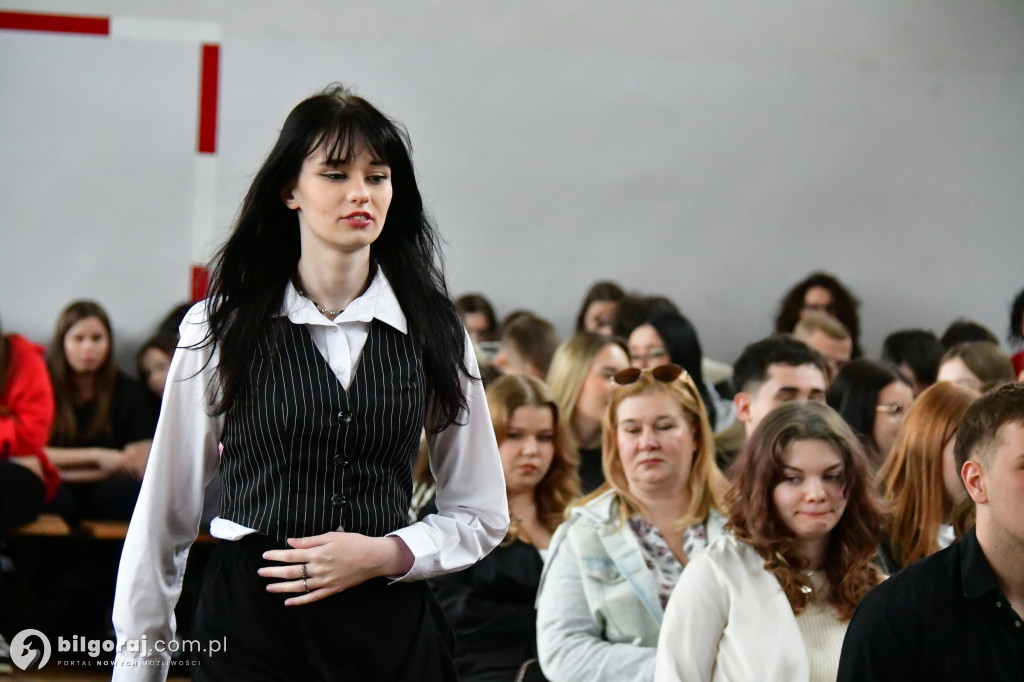 Koniec ważnego etapu. Uroczyste pożegnanie abiturientów w biłgorajskim ZSZiO