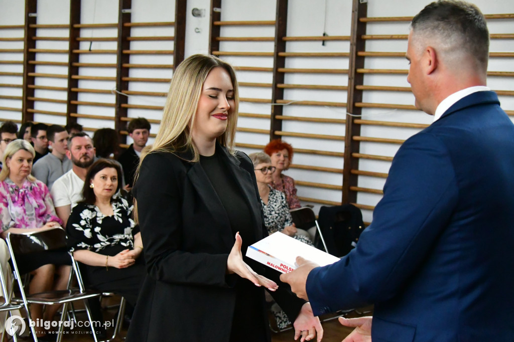 Koniec ważnego etapu. Uroczyste pożegnanie abiturientów w biłgorajskim ZSZiO