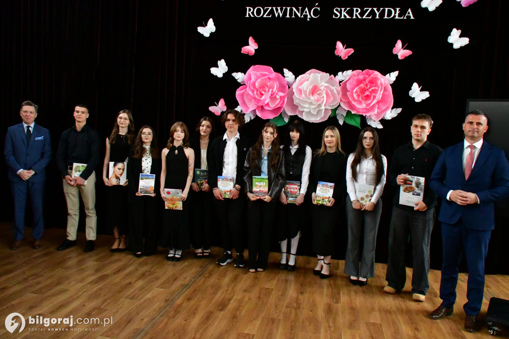 Koniec ważnego etapu. Uroczyste pożegnanie abiturientów w biłgorajskim ZSZiO