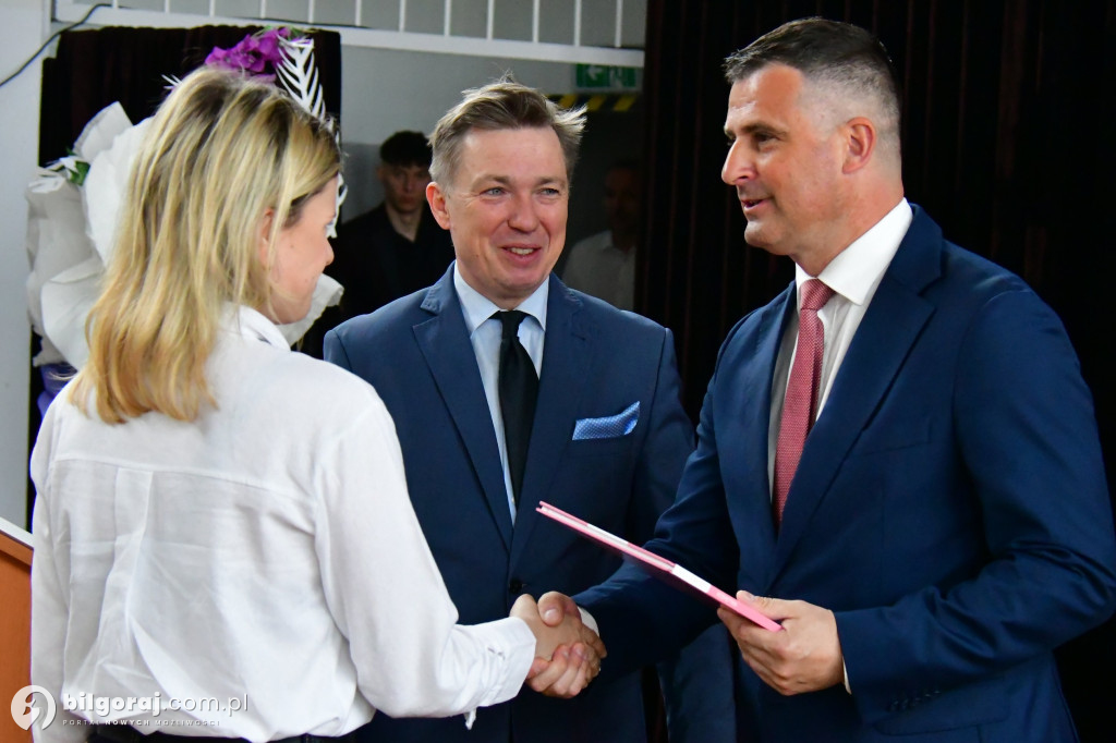 Koniec ważnego etapu. Uroczyste pożegnanie abiturientów w biłgorajskim ZSZiO