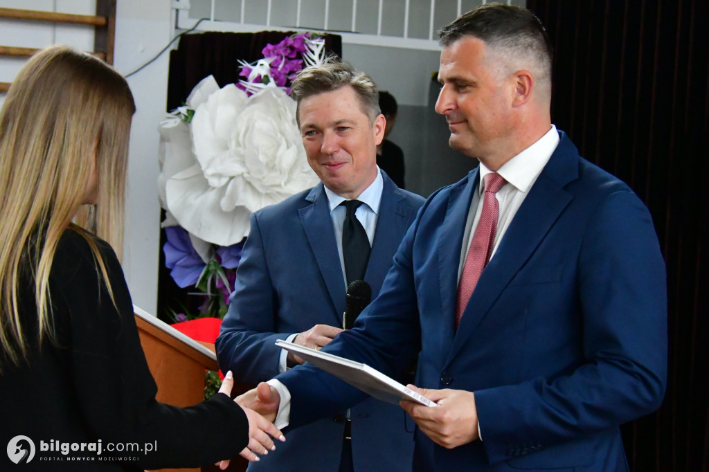 Koniec ważnego etapu. Uroczyste pożegnanie abiturientów w biłgorajskim ZSZiO