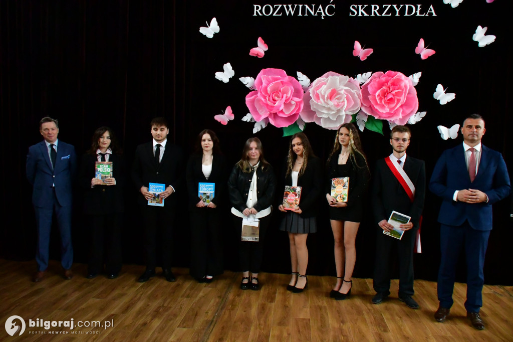 Koniec ważnego etapu. Uroczyste pożegnanie abiturientów w biłgorajskim ZSZiO