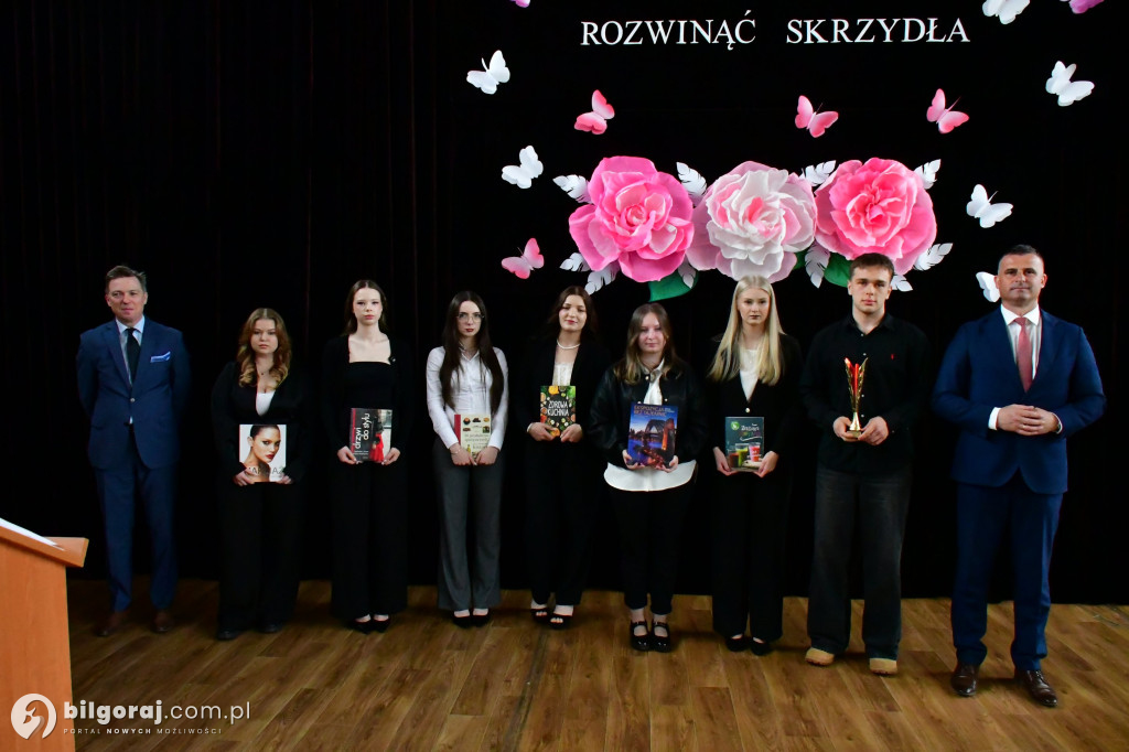 Koniec ważnego etapu. Uroczyste pożegnanie abiturientów w biłgorajskim ZSZiO