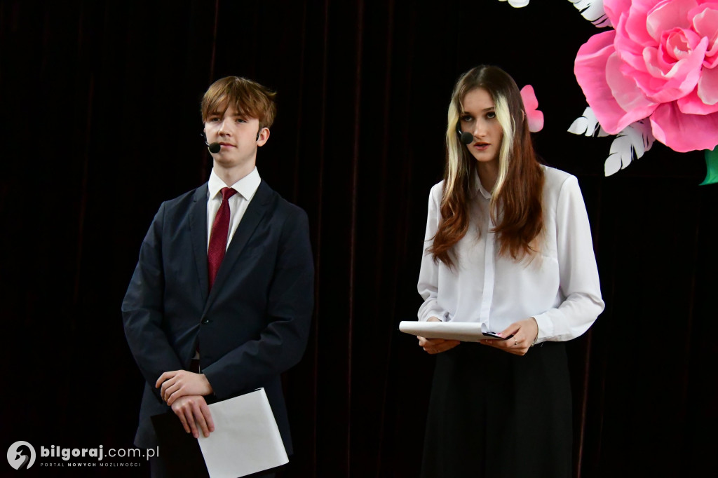 Koniec ważnego etapu. Uroczyste pożegnanie abiturientów w biłgorajskim ZSZiO