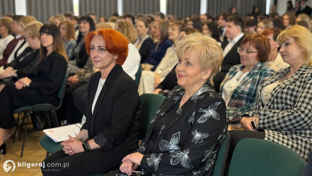 Zamknięty rozdział, otwarta księga. Absolwenci I LO im. ONZ ruszają w świat!