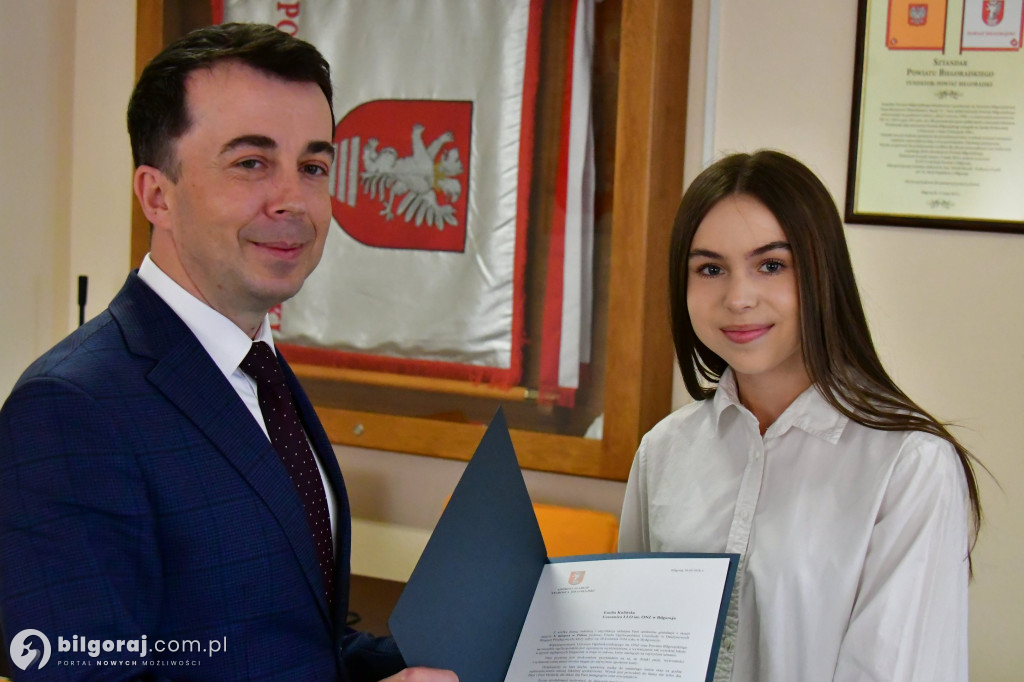 Uczennice ONZ-tu wyróżnione przez starostę