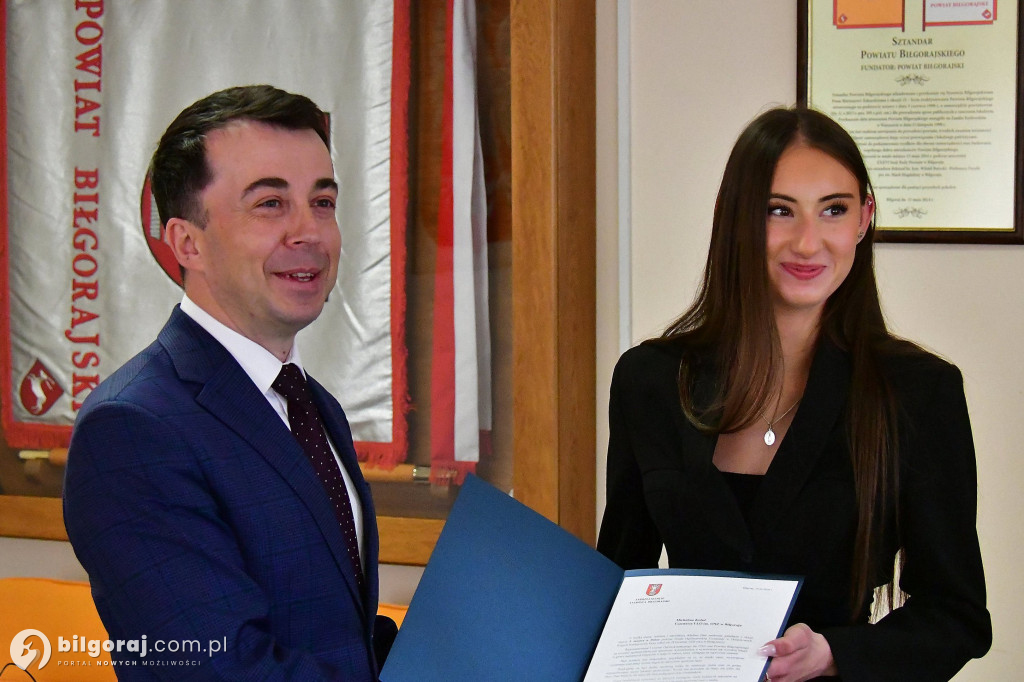 Uczennice ONZ-tu wyróżnione przez starostę