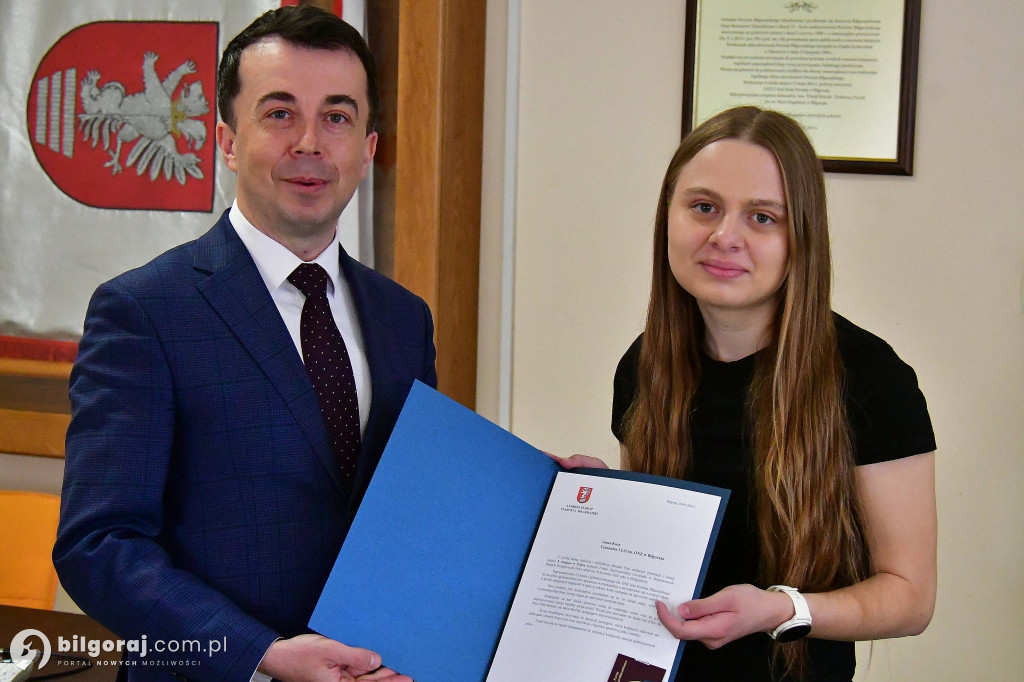 Uczennice ONZ-tu wyróżnione przez starostę