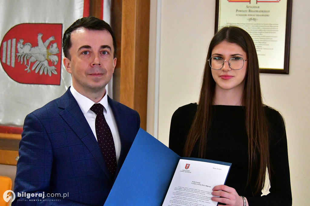 Uczennice ONZ-tu wyróżnione przez starostę