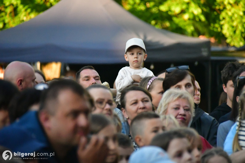 Biłgoraj. Koncert Arki Nowego na palcu BCK