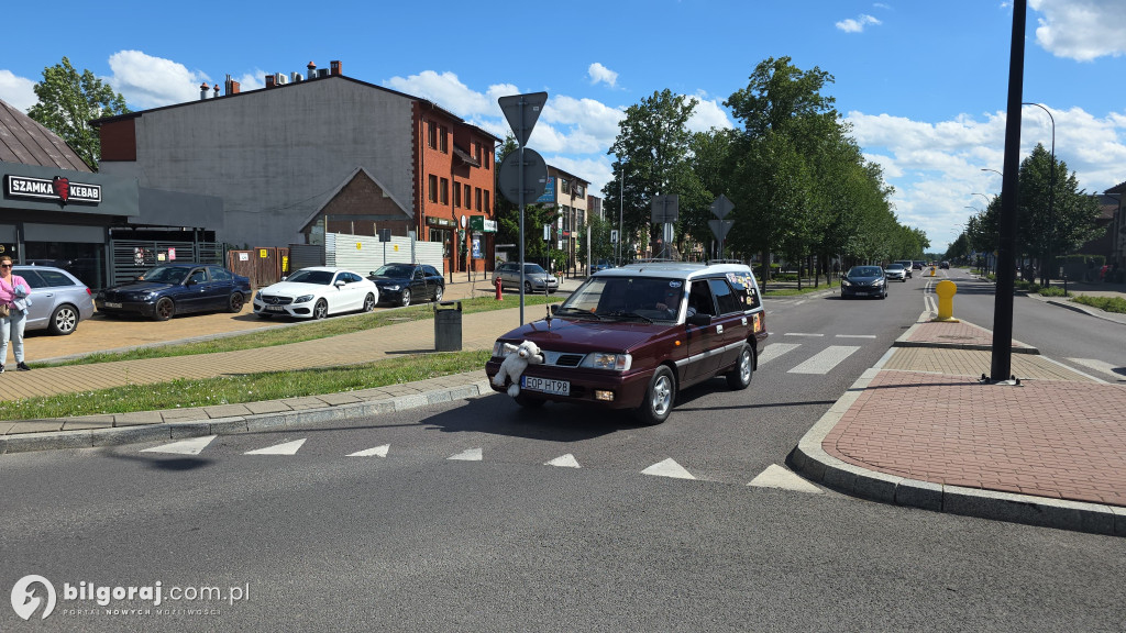 Parada zabytkowych aut na ulicach Biłgoraja