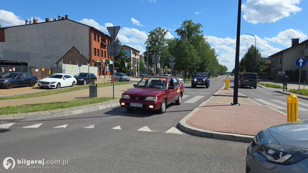 Parada zabytkowych aut na ulicach Biłgoraja