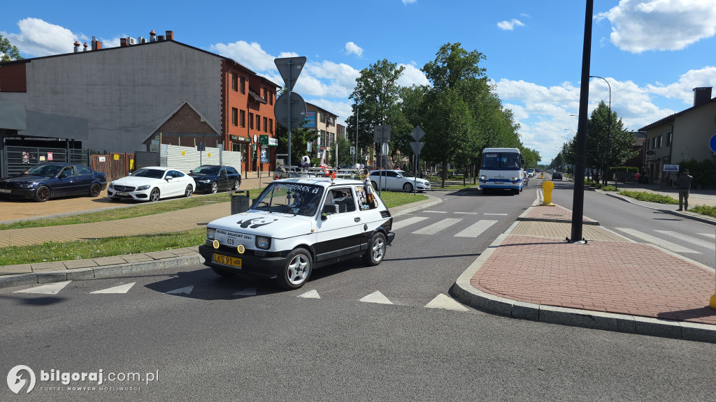Parada zabytkowych aut na ulicach Biłgoraja