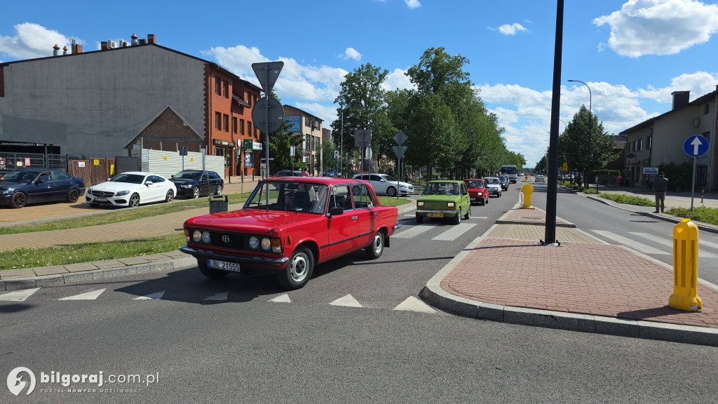 Parada zabytkowych aut na ulicach Biłgoraja