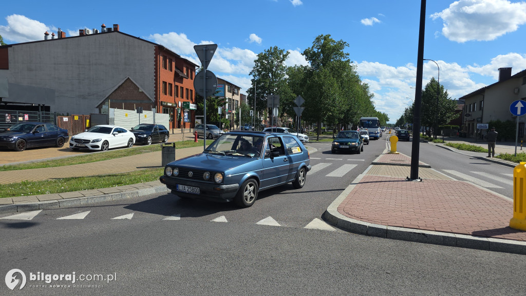 Parada zabytkowych aut na ulicach Biłgoraja