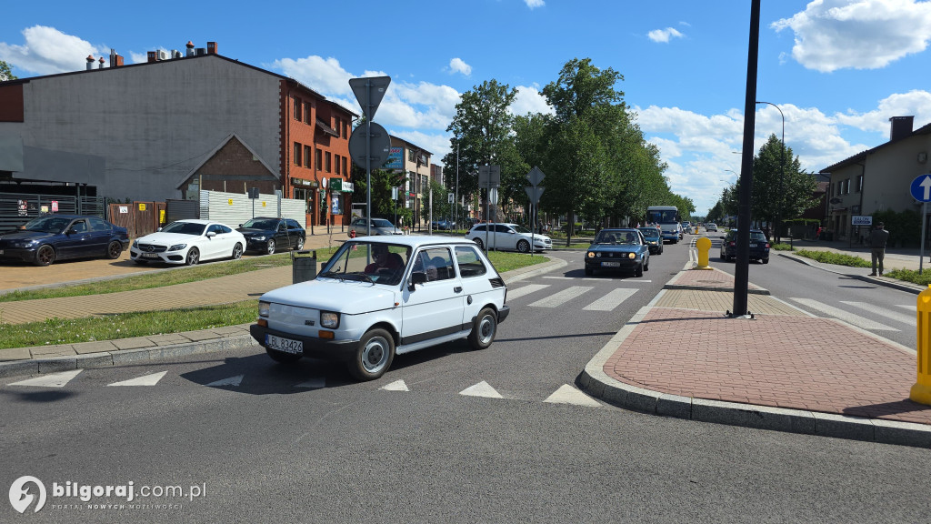 Parada zabytkowych aut na ulicach Biłgoraja