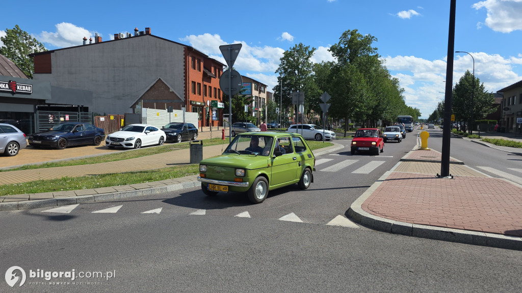 Parada zabytkowych aut na ulicach Biłgoraja