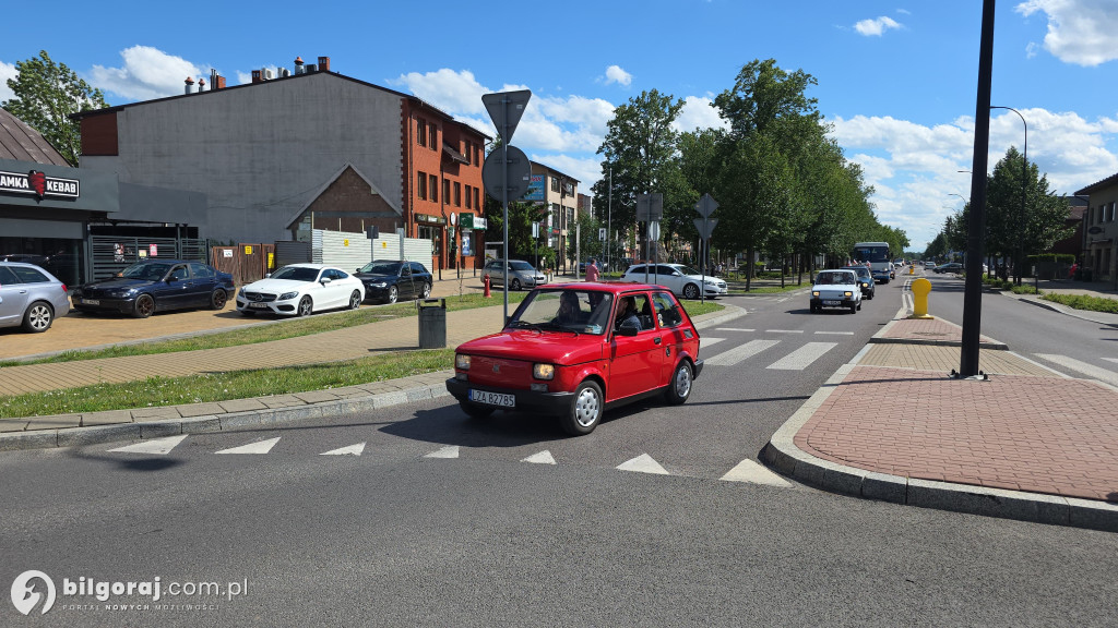 Parada zabytkowych aut na ulicach Biłgoraja