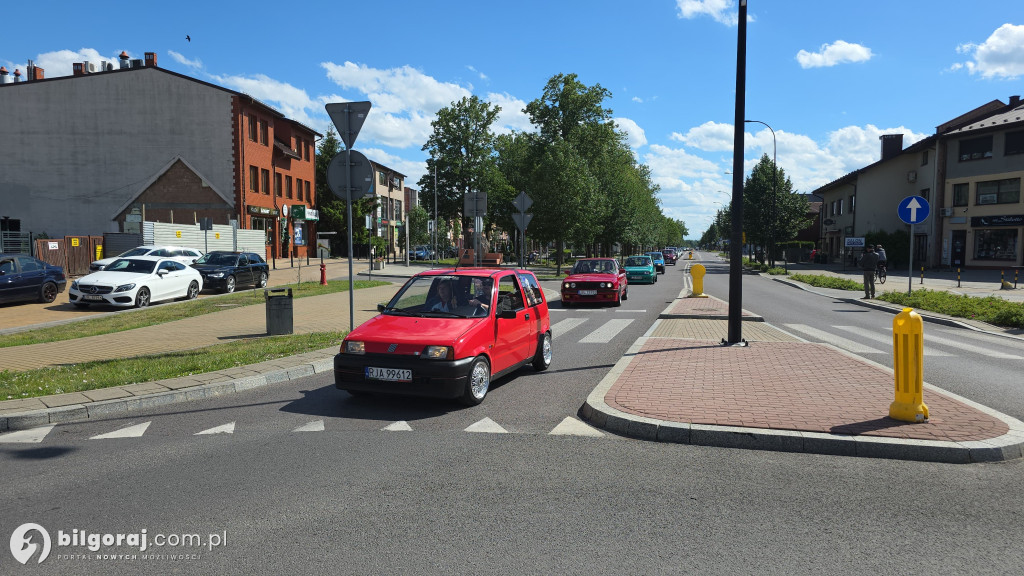Parada zabytkowych aut na ulicach Biłgoraja