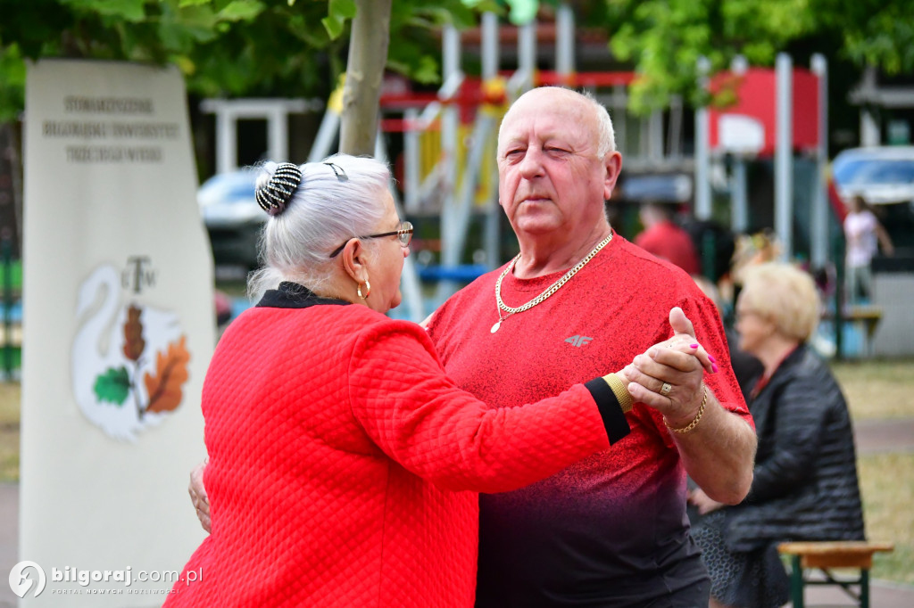 Biłgoraj. Ruszyły potańcówki przy fontannie
