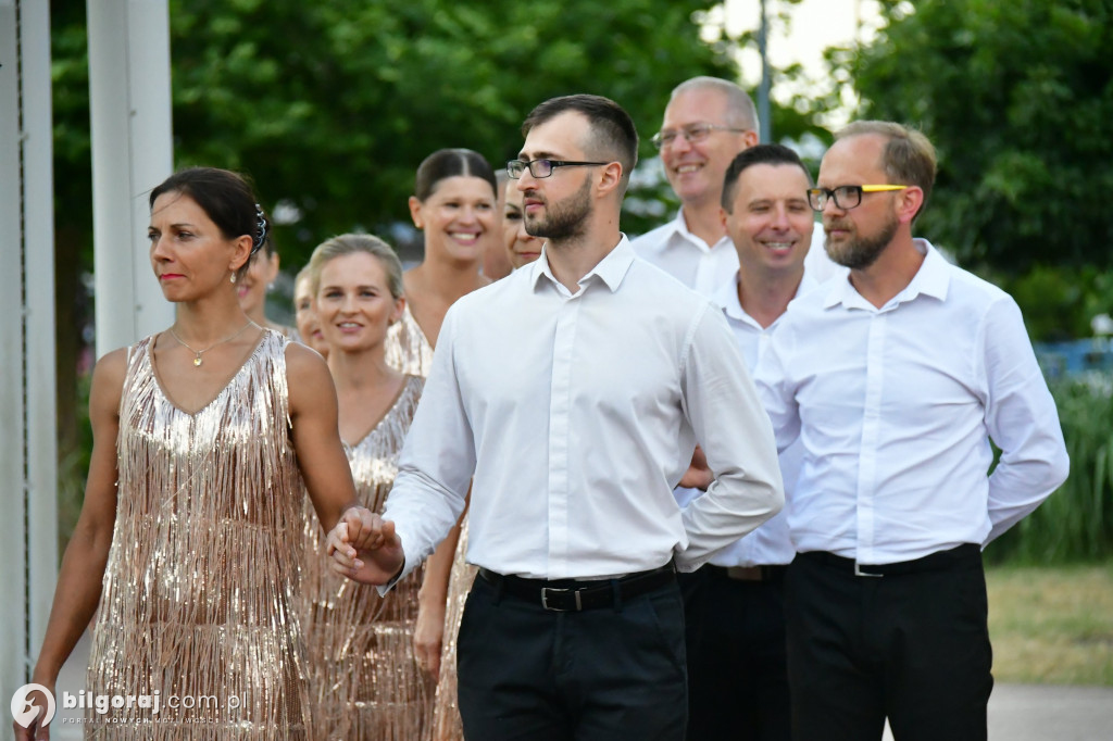Biłgoraj. Ruszyły potańcówki przy fontannie