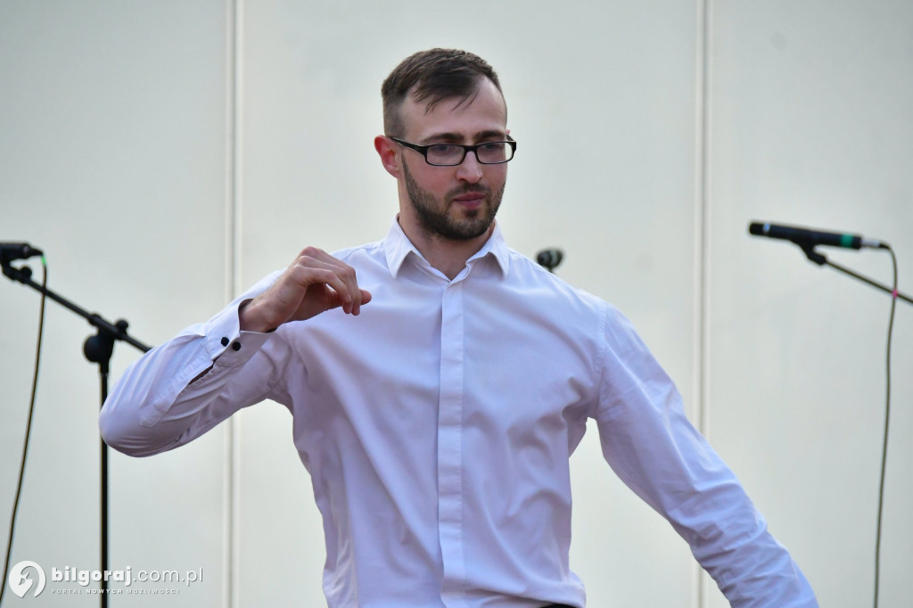 Biłgoraj. Ruszyły potańcówki przy fontannie