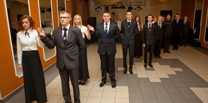 Studniówka w Katolickim Liceum im. Jana Pawła II (FOTO)