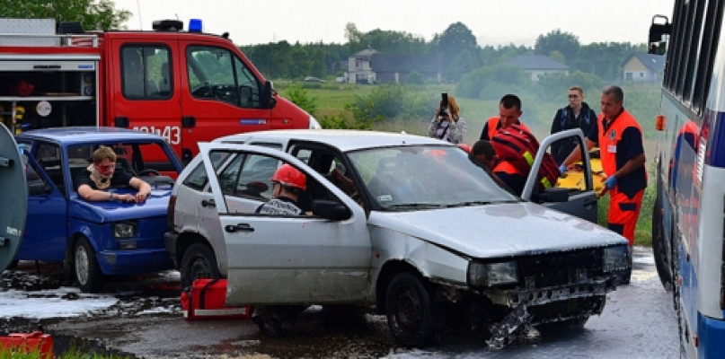 Zderzenie autobusu i trzech aut osobowych (ćwiczenia KSRG)