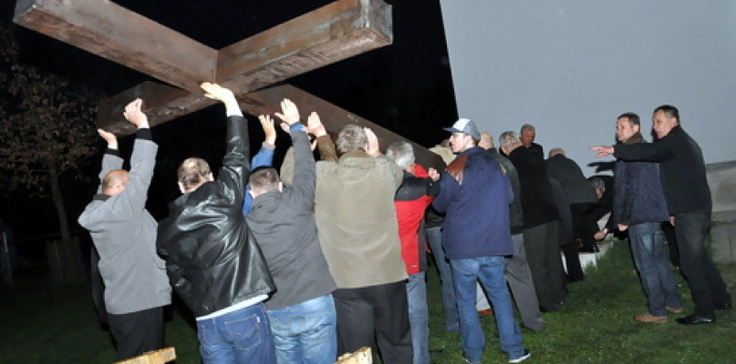 Intronizacja krzyża u Chrystusa Króla (FOTO)