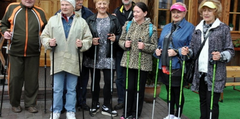 Marsz nordic walking seniorów (FOTO)
