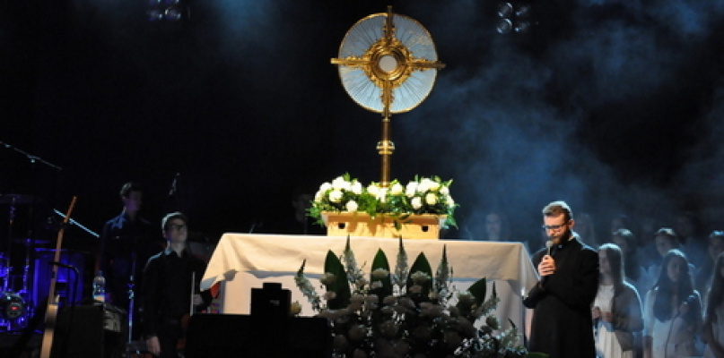 Wieczór Uwielbienia na podsumowanie Uroczystości Bożego Ciała (FOTO, VIDEO)