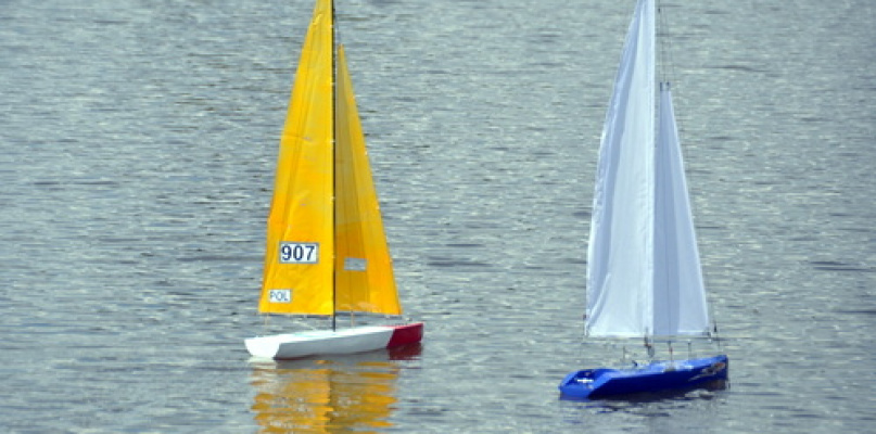 Zawody modeli pływających na biłgorajskim Zalewie (FOTO)