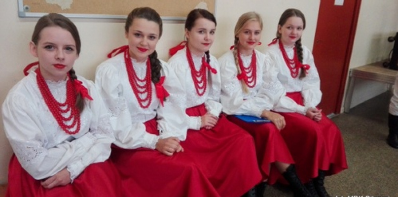 Zespoły MDK na Zjeździe Polonii w Osny pod Paryżem