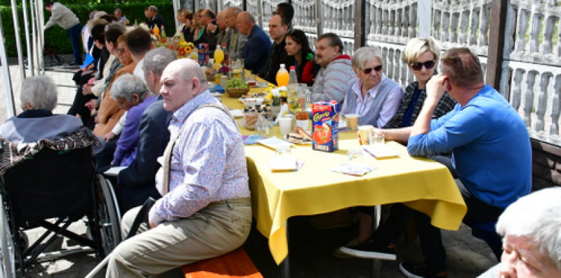 Majówka z rodziną w DPS-ie dla Kombatantów (FOTO)