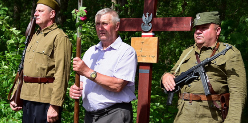 Partyzancka Droga Krzyżowa w Osuchach (FOTO)