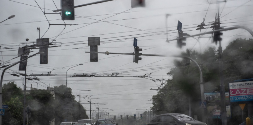 Synoptyk IMGW: groźne burze możliwe na zachodzie, upadł na wschodzie