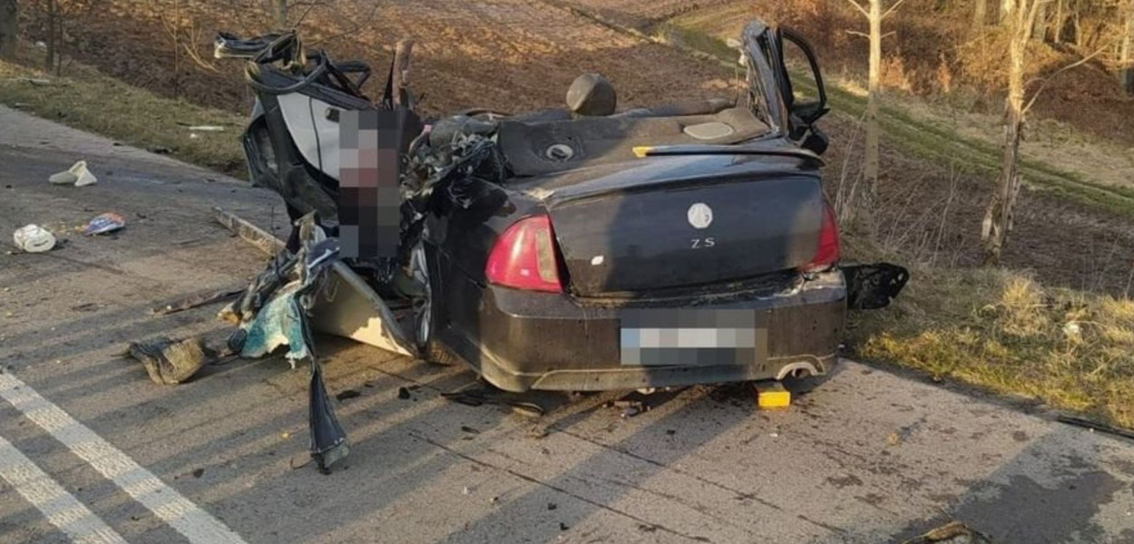 29-latek wjechał pod jadący z naprzeciwka autobus przewożący przedszkolaki