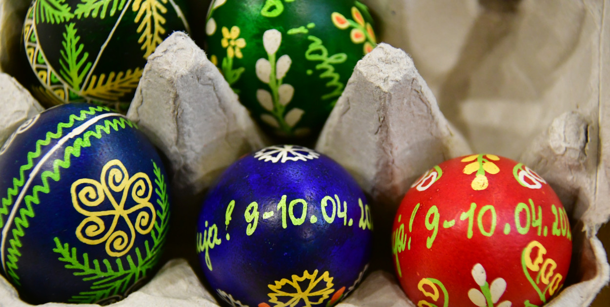 Biłgoraj. Warsztaty zdobienia pisanek w Fundacji FLZB