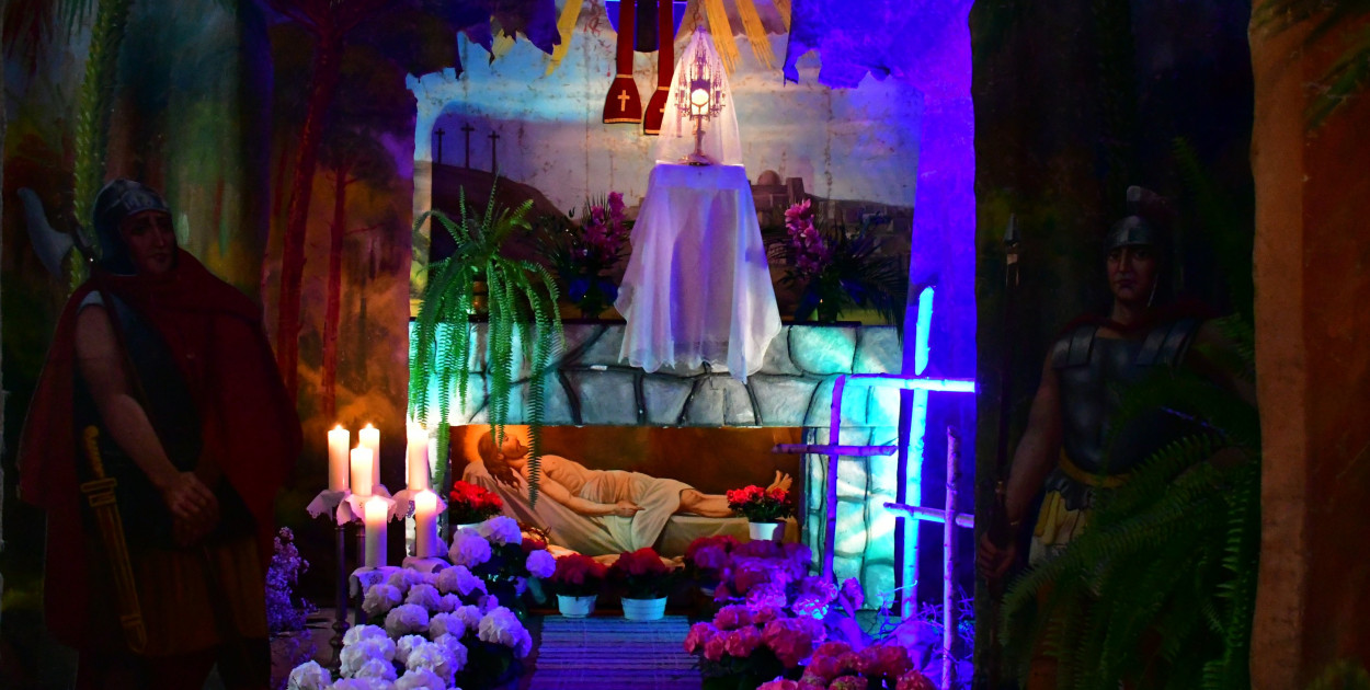 Grób Pański we Frampolu ma 93 lata. Od 42 lat rozkłada go jeden człowiek (FOTO)