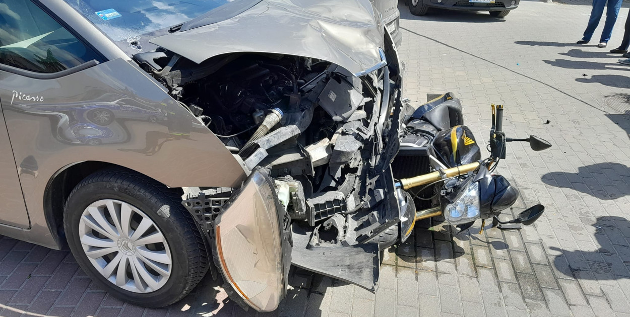 Wypadek na ul. Krzeszowskiej w Biłgoraju: motocyklista w szpitalu, Fot. OSP Sól