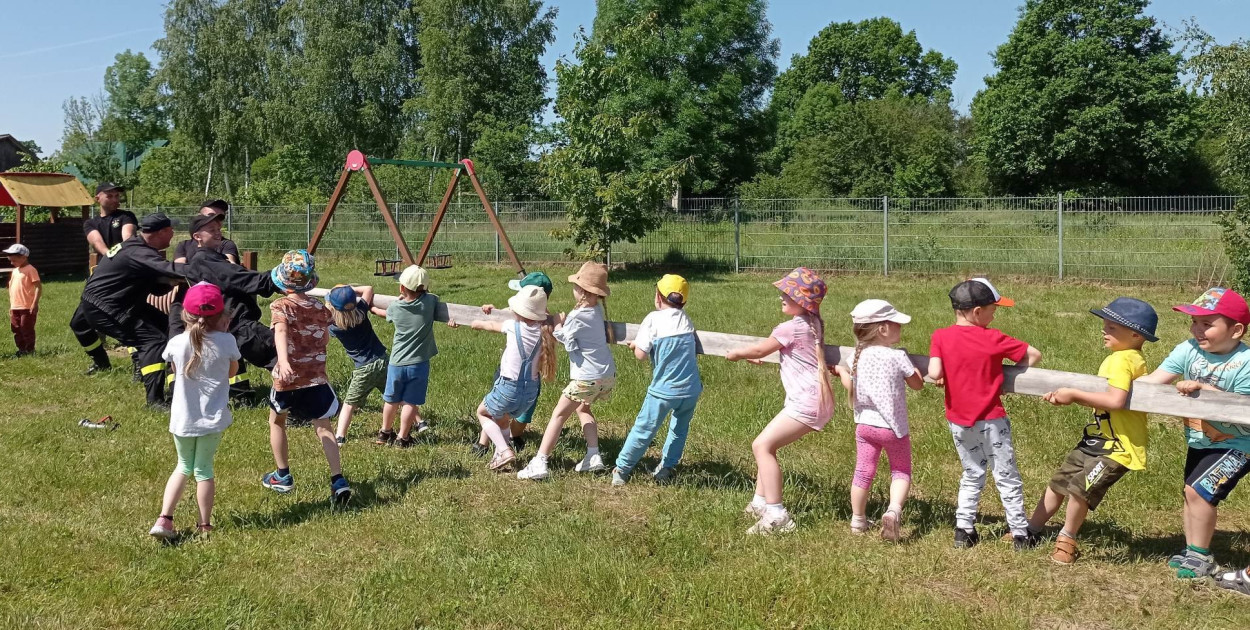 Tak strażacy z Aleksandrowa bawili się na Dniu Dziecka