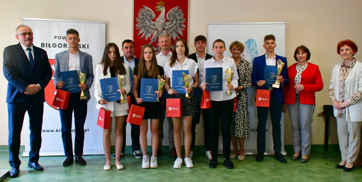 Dzień sportowca w Starostwie Powiatowym w Biłgoraju (FOTO, LISTA WYRÓŻNIONYCH)