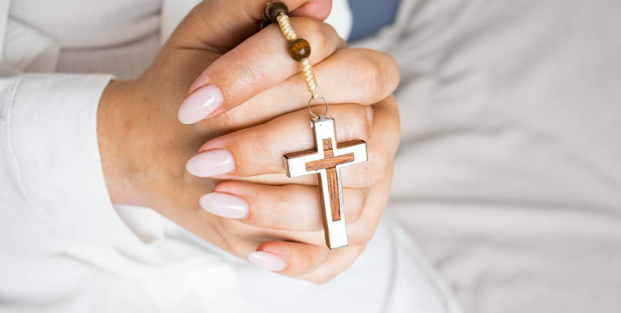 Upominki religijne na ślub. Co podarować Młodej Parze?