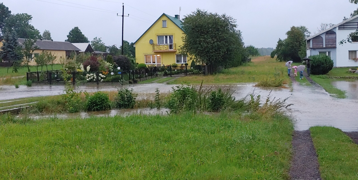 Opady deszczu i podtopienia. Trudna sytuacja w powiecie biłgorajskim (VIDEO)