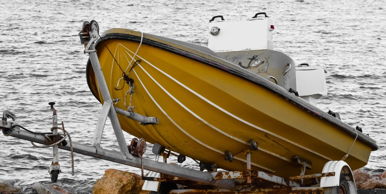 Przyczepa podłodziowa - podpory, płozy, czy rolki?