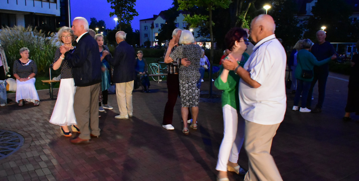 To był ostatni wieczór przy fontannie