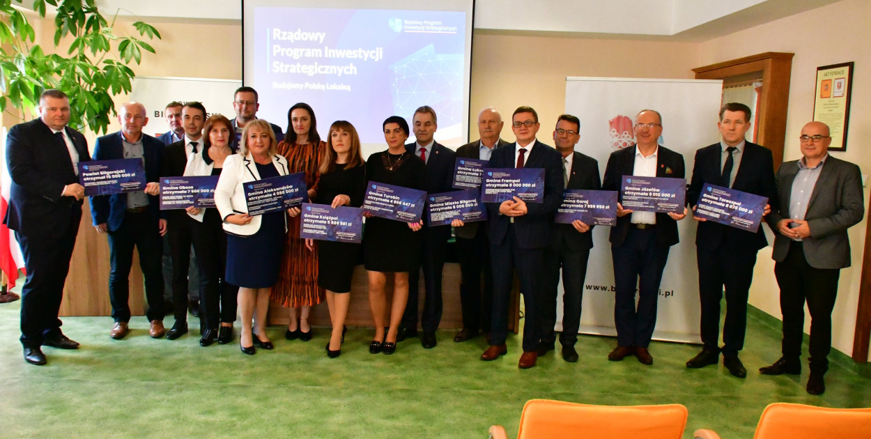 Nasi samorządowcy odebrali promesy na inwestcyje. Na prawie 120 mln zł