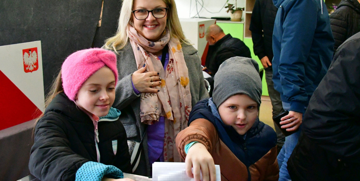 Biłgorajanie ruszyli do urn. Wybierają posłów i senatorów 