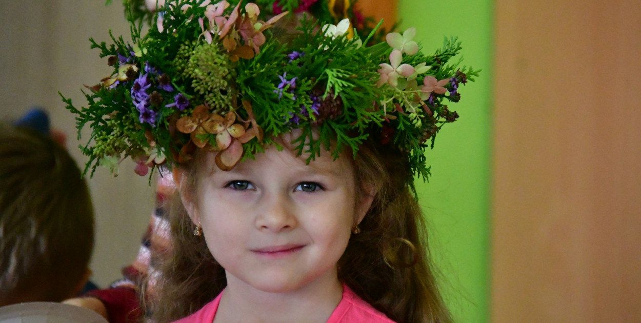 Biłgoraj. Przedszkolaki wiły wianki i wykonywały jesienne stroiki (FOTO)