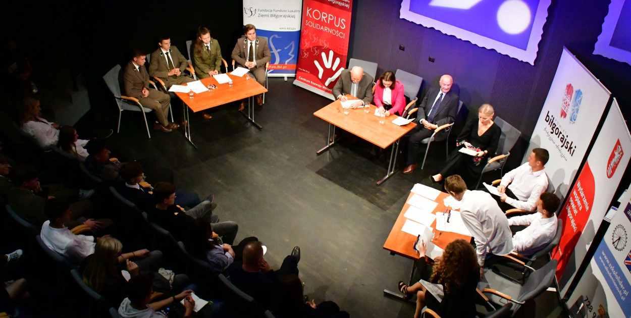 Debata o wolontariacie. Spotkali się uczniowie ZSL i RCEZ (FOTO)